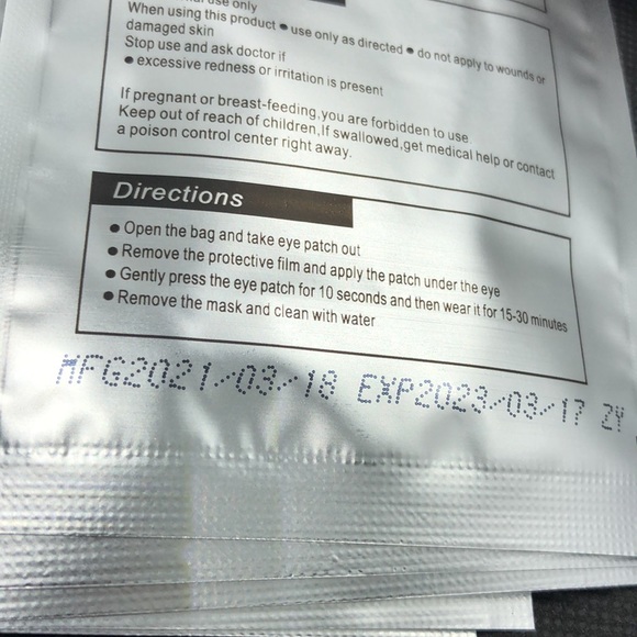 FREE With Purchase - Hydrogel Eye Patch 5pcs - Picture 3 of 4